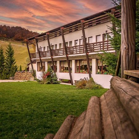 Hotel Casa Muntelui Fundata Esterno foto