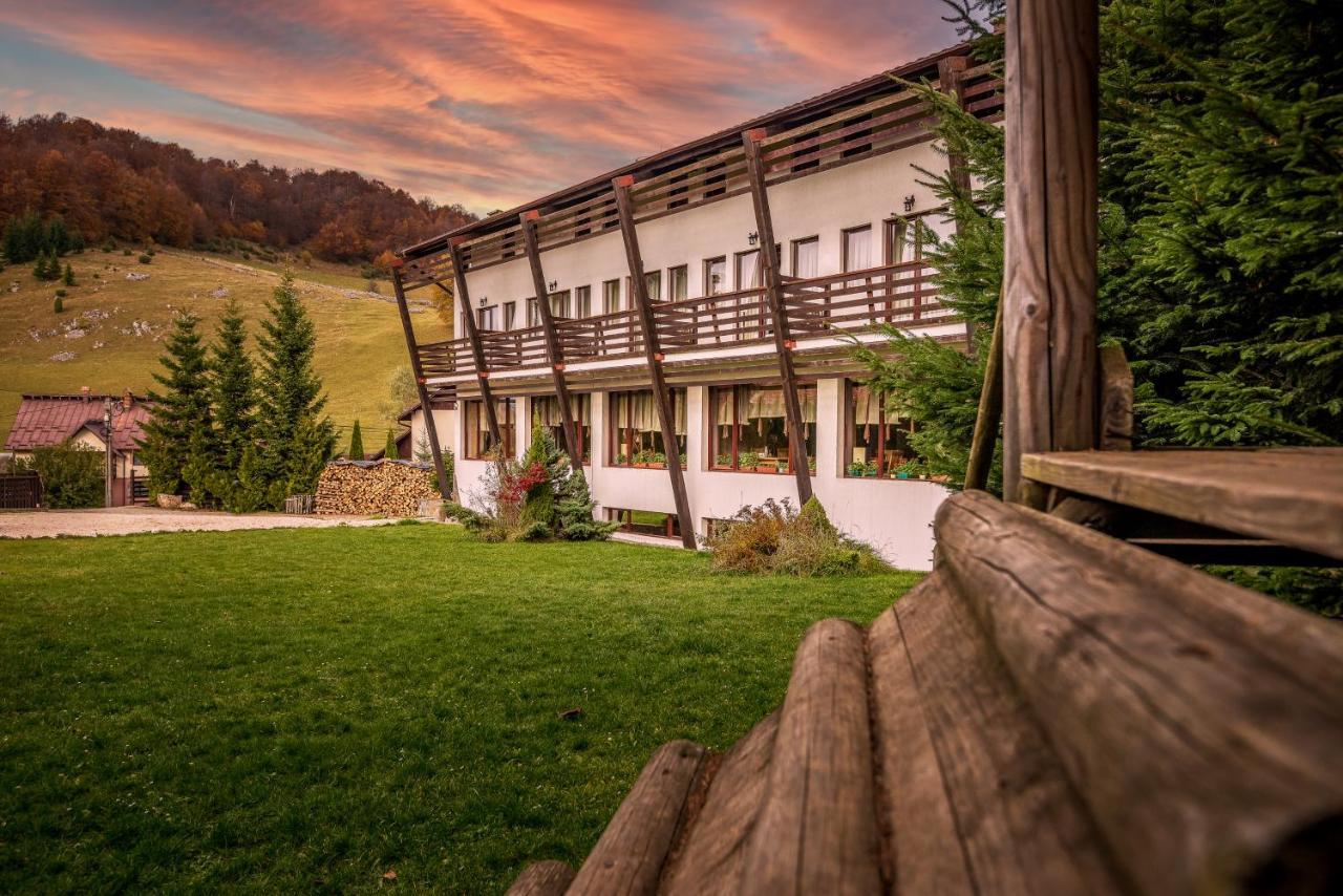Hotel Casa Muntelui Fundata Esterno foto