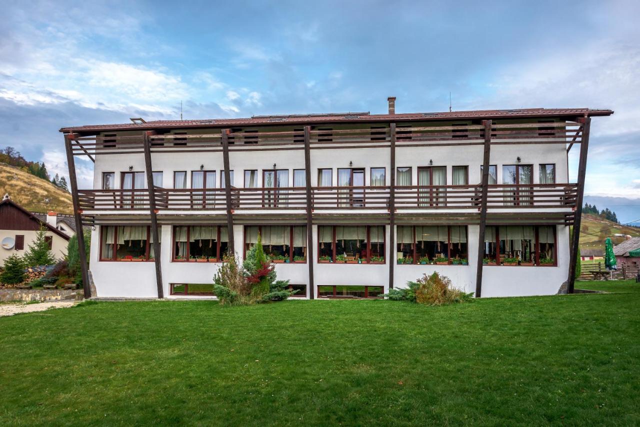 Hotel Casa Muntelui Fundata Esterno foto